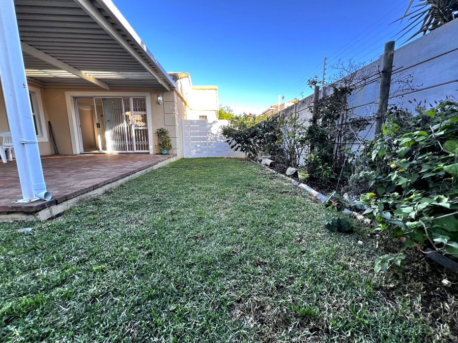 To Let 3 Bedroom Property for Rent in Sunningdale Western Cape